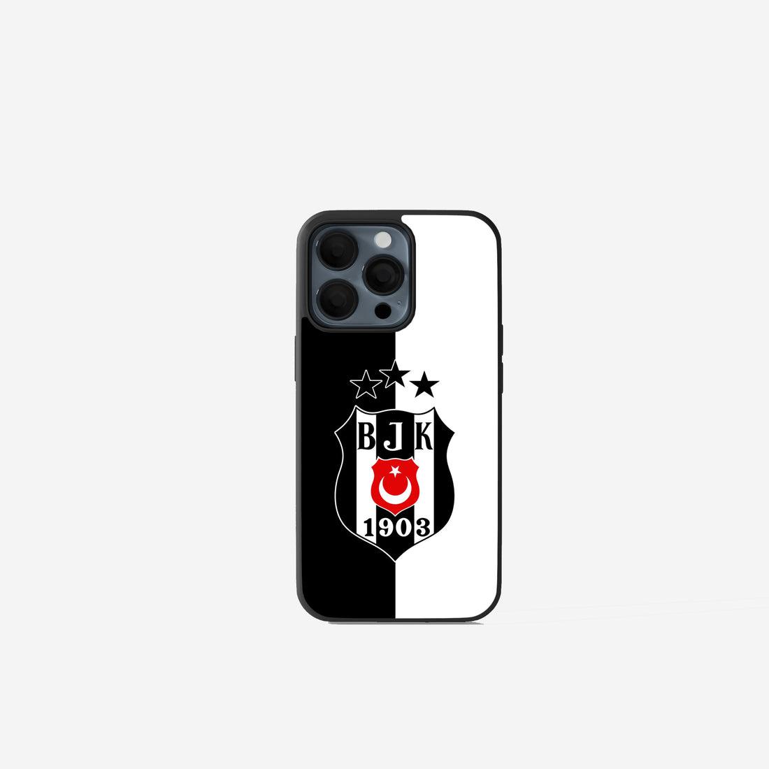 Moderne Beşiktaş Handyhülle im minimalistischen Schwarz-Weiß-Design. Das glänzende Case ist hälftig geteilt und zeigt mittig das offizielle Vereinslogo im cleanen Streetwear-Look.