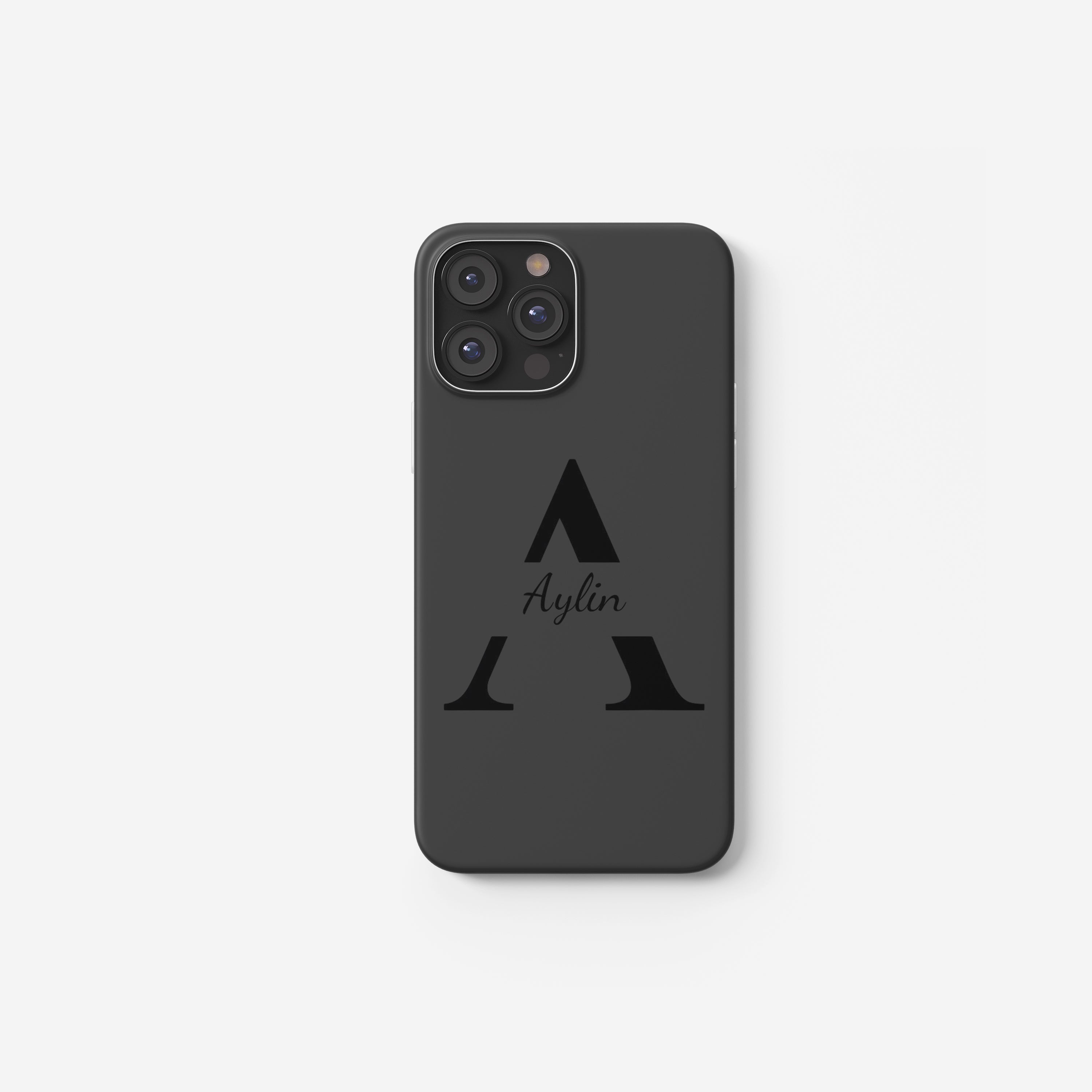 Case mit graviertem Buchstaben Lasergravur und Namen