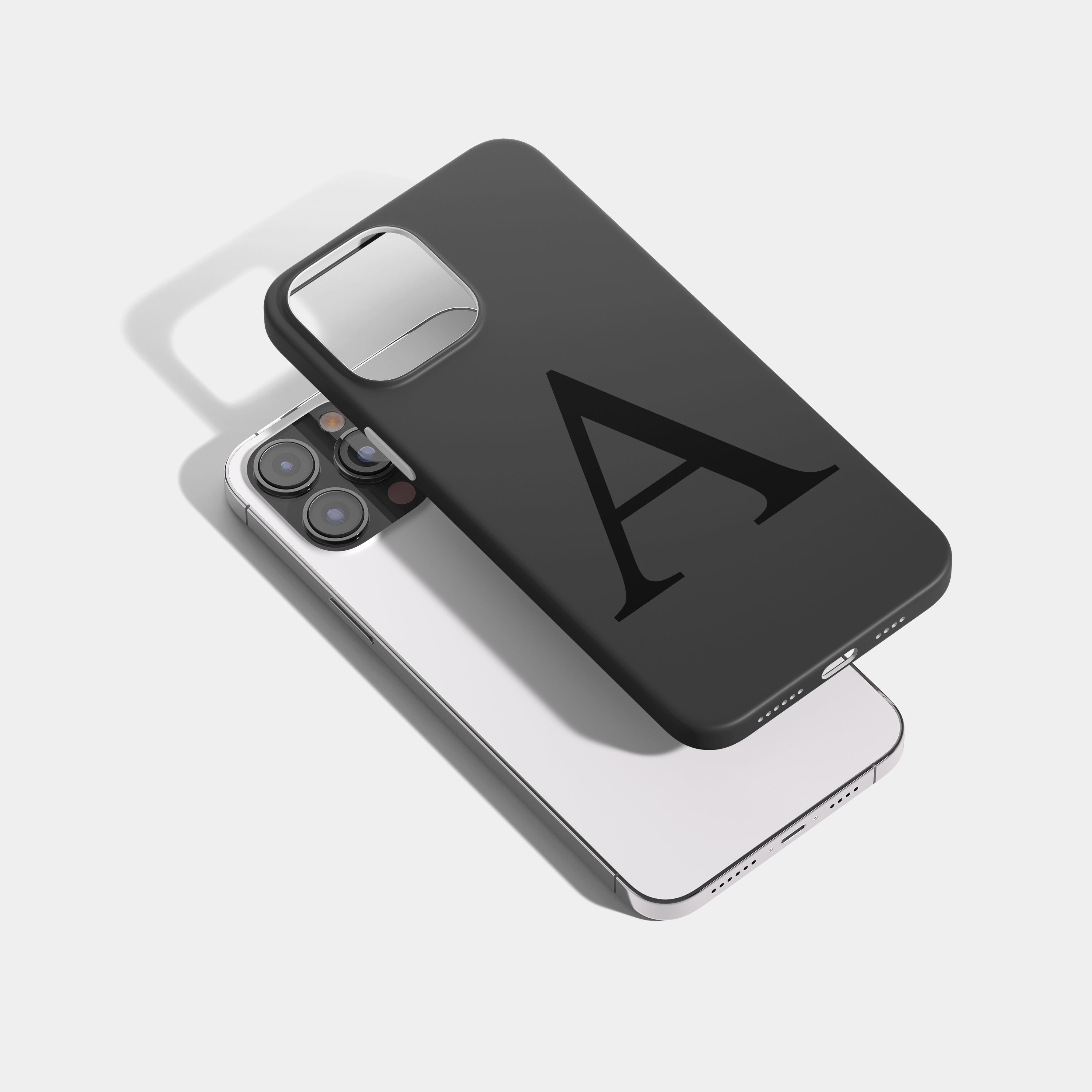 Personalisierte Handyhülle – Lasergravur mit einem Buchstaben in der Mitte