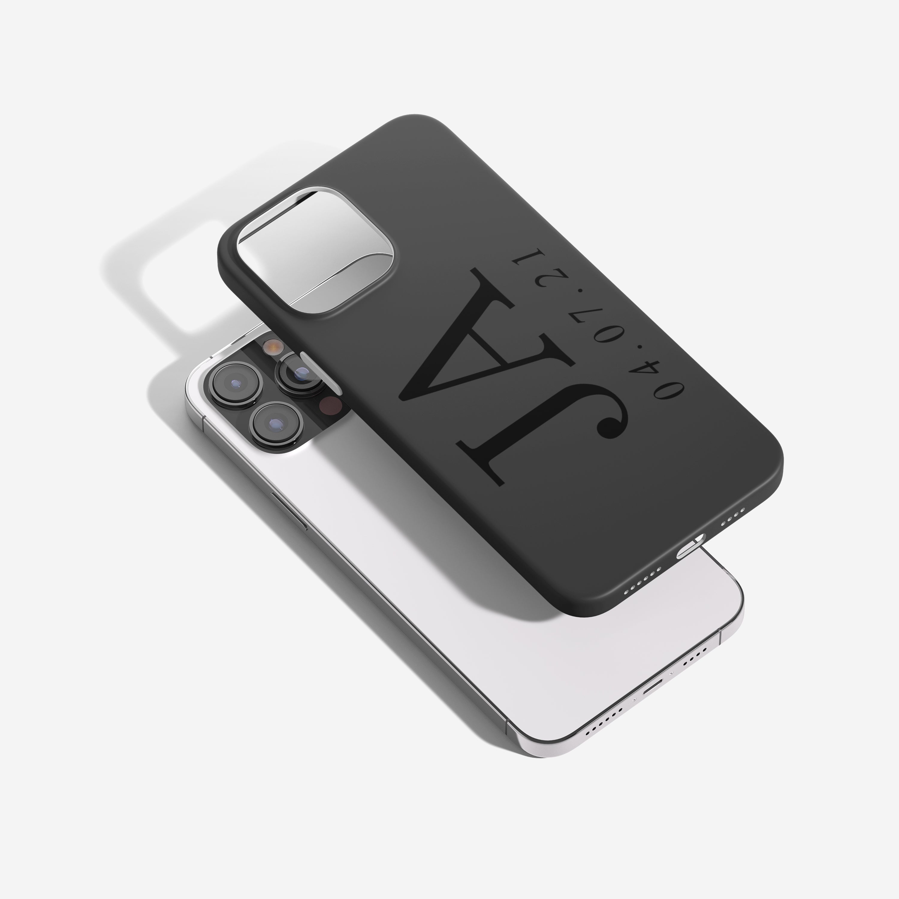 Personalisierte Handyhülle – 2 Buchstaben seitlich & Datum graviert