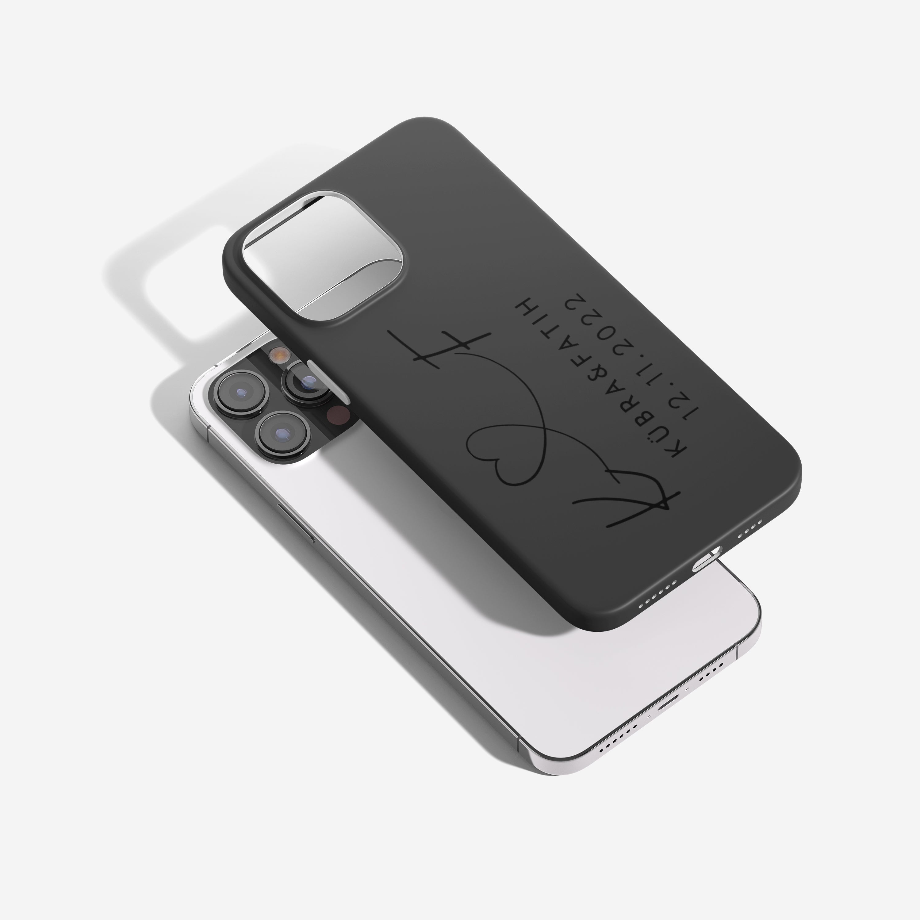 Case mit Initialen in Schreibschrift-Gravur